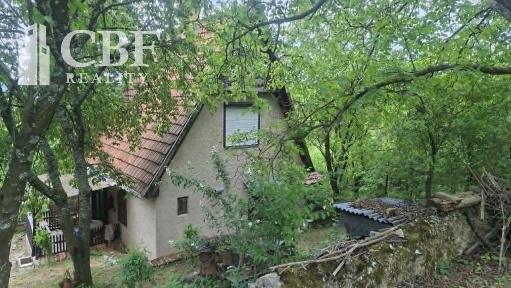 Na predaj chatársky raj pod Hrušovským nebom