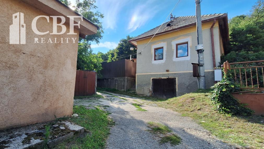 RODINNÝ DOM NA PREDAJ V MESTE ROŽŇAVA