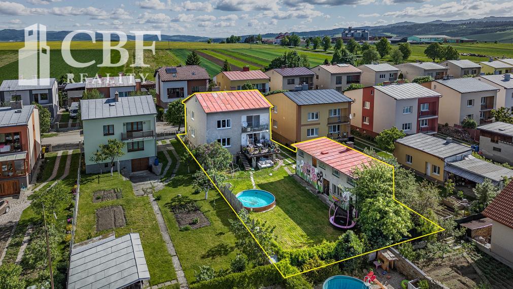 Priestranný rodinný dom s bazénom a garážou | Spišská Belá