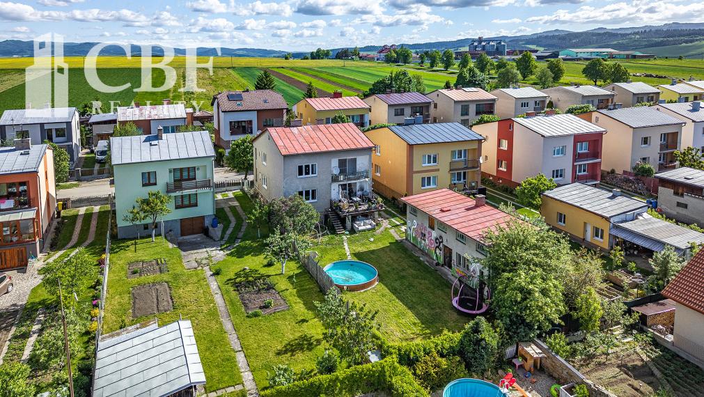 Priestranný rodinný dom s bazénom a garážou | Spišská Belá