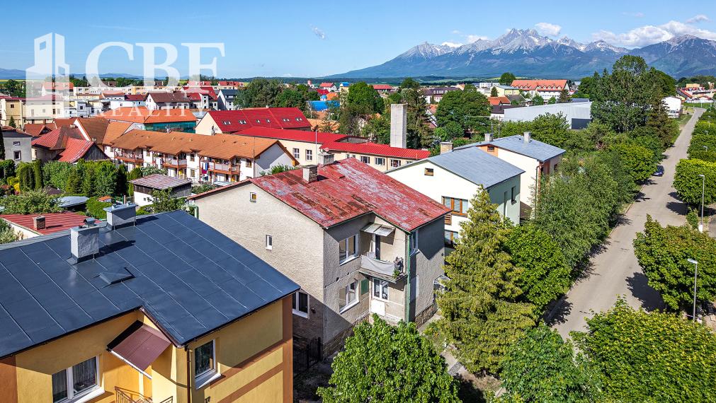 Priestranný rodinný dom s bazénom a garážou | Spišská Belá