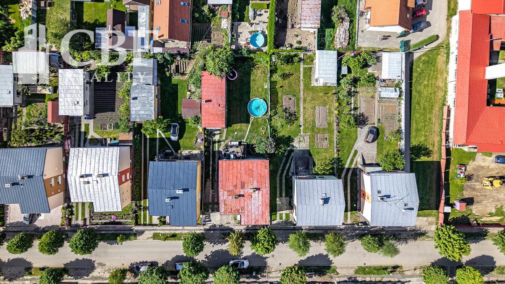 Priestranný rodinný dom s bazénom a garážou | Spišská Belá