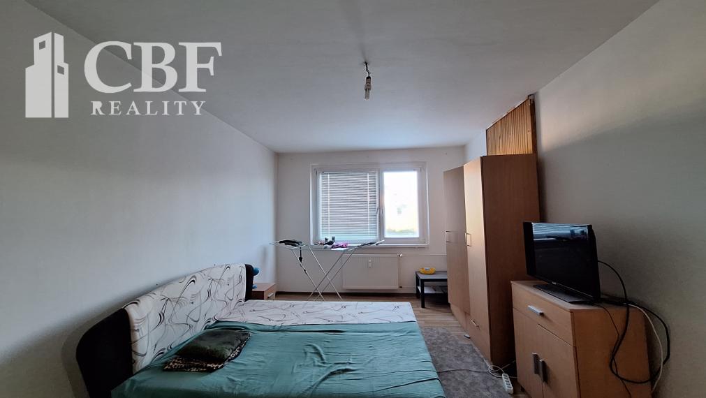 3-IZBOVÝ BYT S LOGGIOU NA PREDAJ, OKRUŽNÁ ULICA ROŽŇAVA