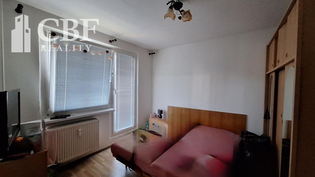 3-IZBOVÝ BYT S LOGGIOU NA PREDAJ, OKRUŽNÁ ULICA ROŽŇAVA