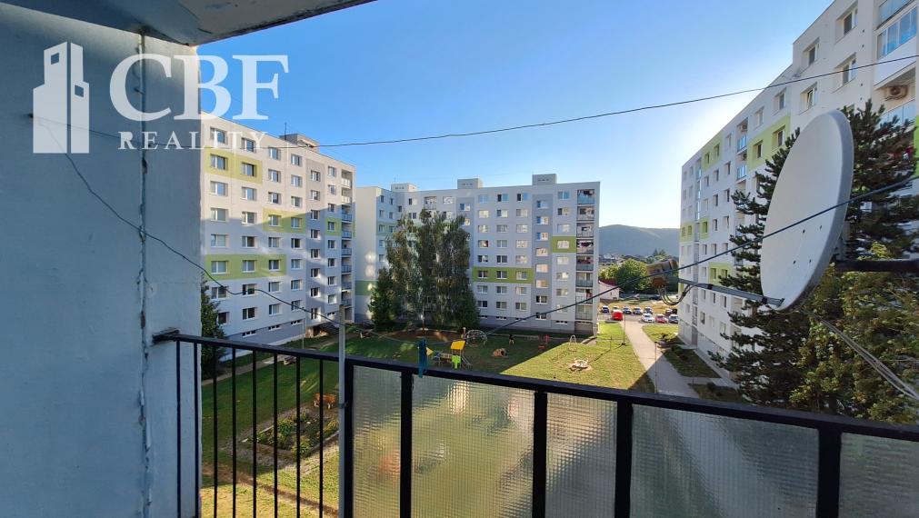 3-IZBOVÝ BYT S LOGGIOU NA PREDAJ, OKRUŽNÁ ULICA ROŽŇAVA