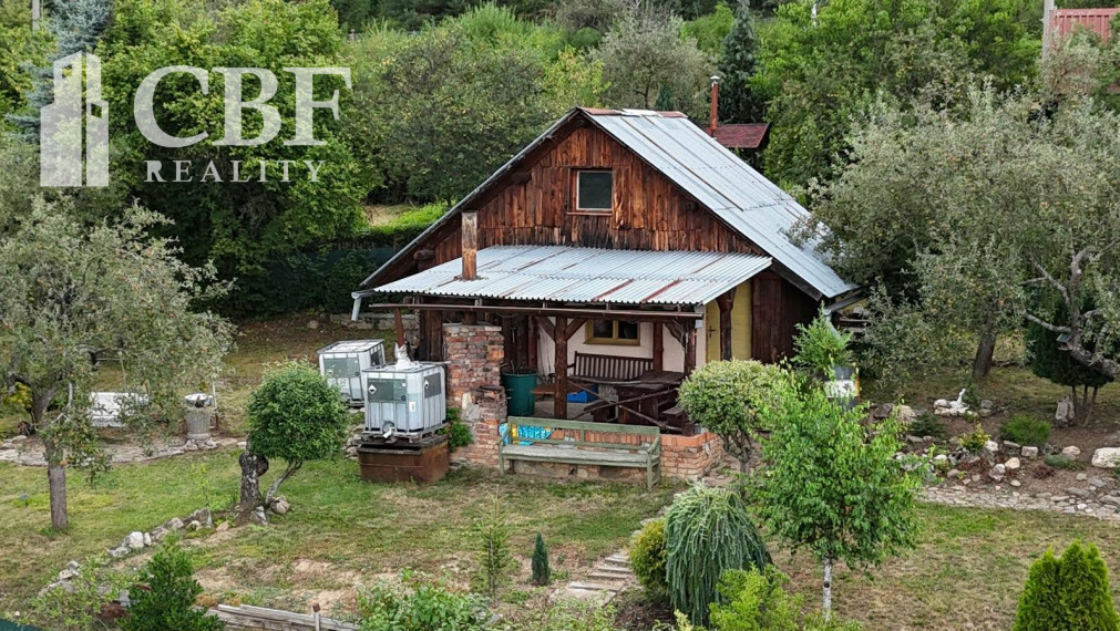 Exkluzívne na predaj- Slnečná záhrada s chatkou a altánkom