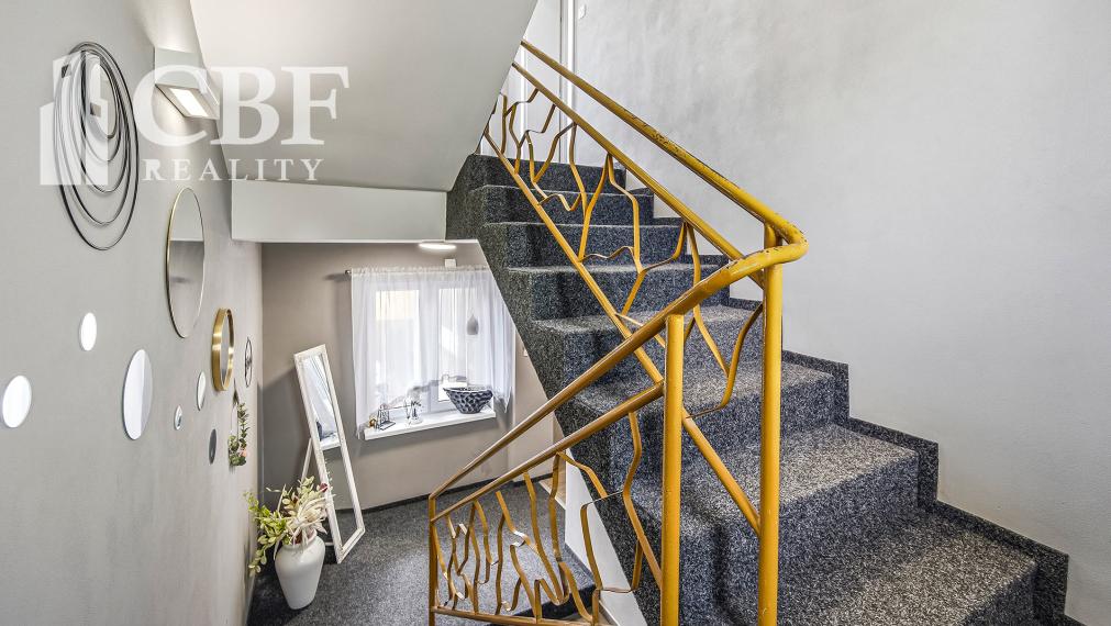 Priestranný rodinný dom s bazénom a garážou | Spišská Belá