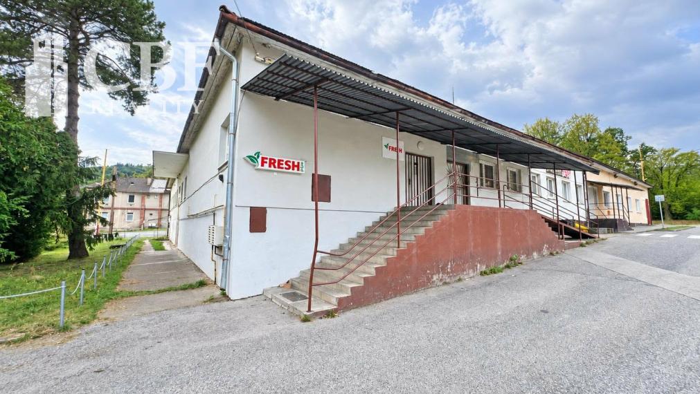 NA PREDAJ: MULTIFUNKČNÁ BUDOVA V SLAVOŠOVCIACH