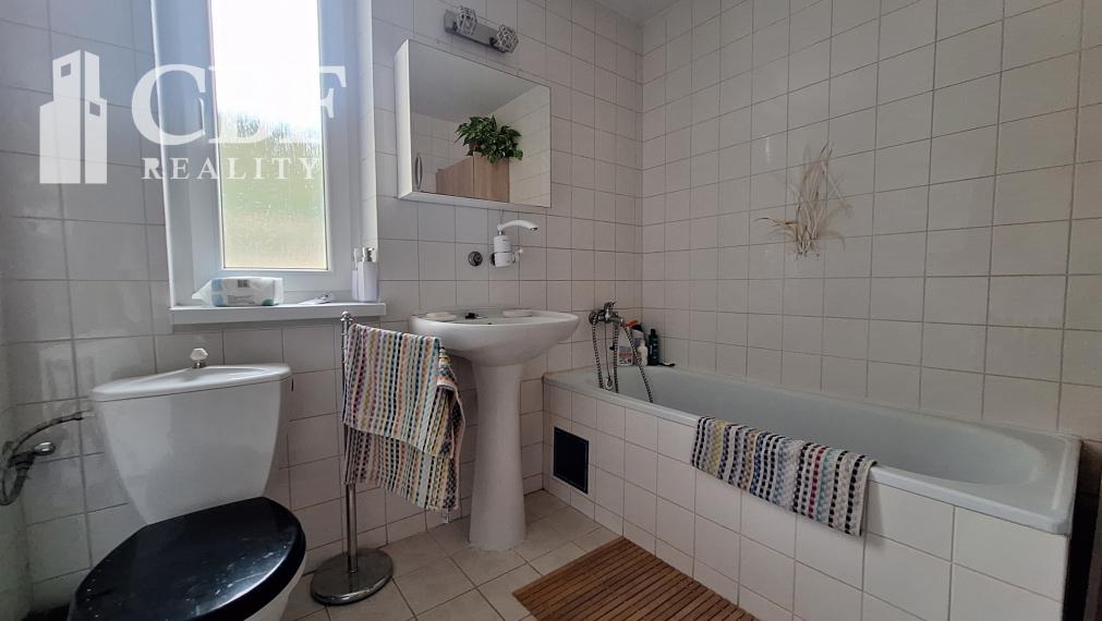 ROŽŇAVA, NEĎALEKO CENTRA RODINNÝ DOM NA PREDAJ