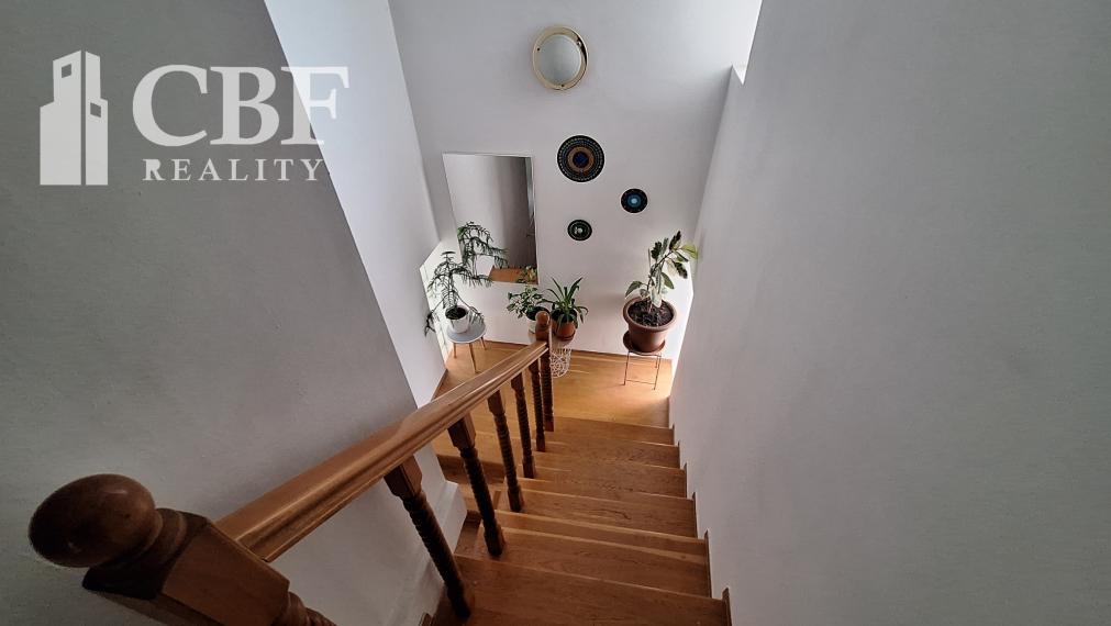 ROŽŇAVA, NEĎALEKO CENTRA RODINNÝ DOM NA PREDAJ