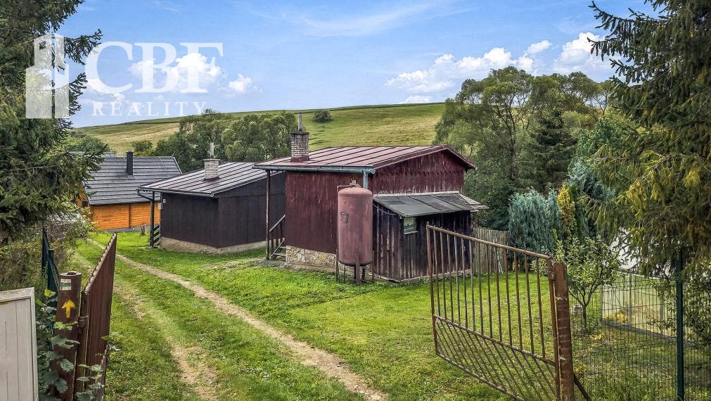 Záhradkárska chata s vlastným pozemkom 404 m² v krásnom prostredí Podolínca