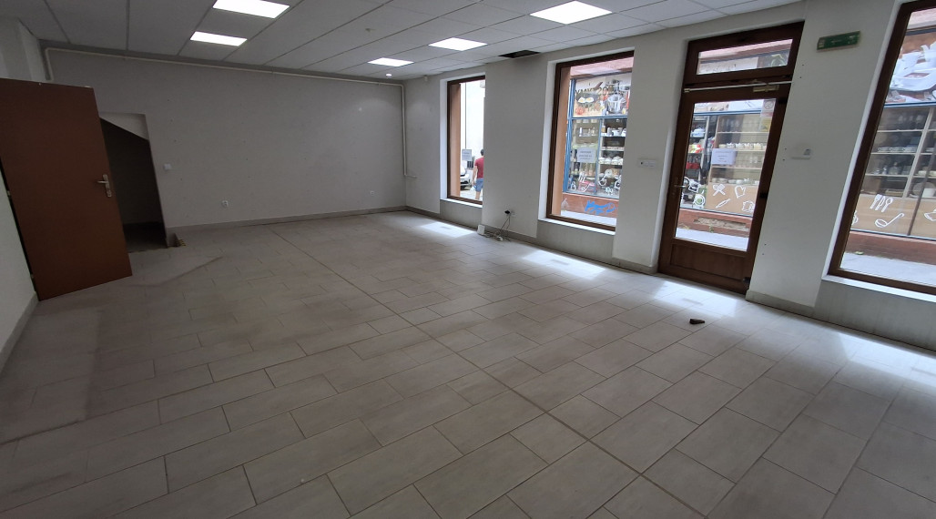 Na prenájom obchodné/ kancelárske priestory v centre Rožňavy