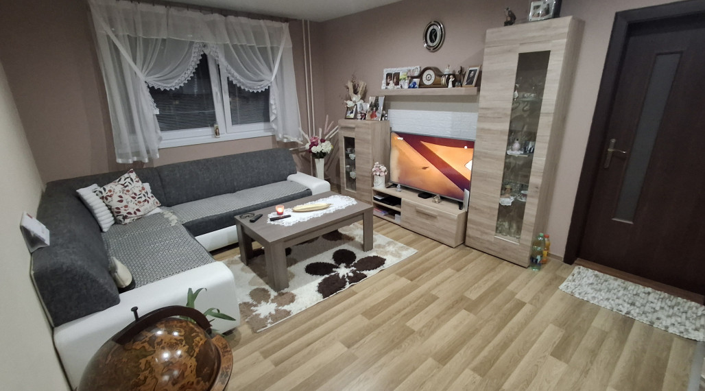 Znížená cena - Na predaj 3-izbový byt s balkónom v Rožňave, sídl. JUH