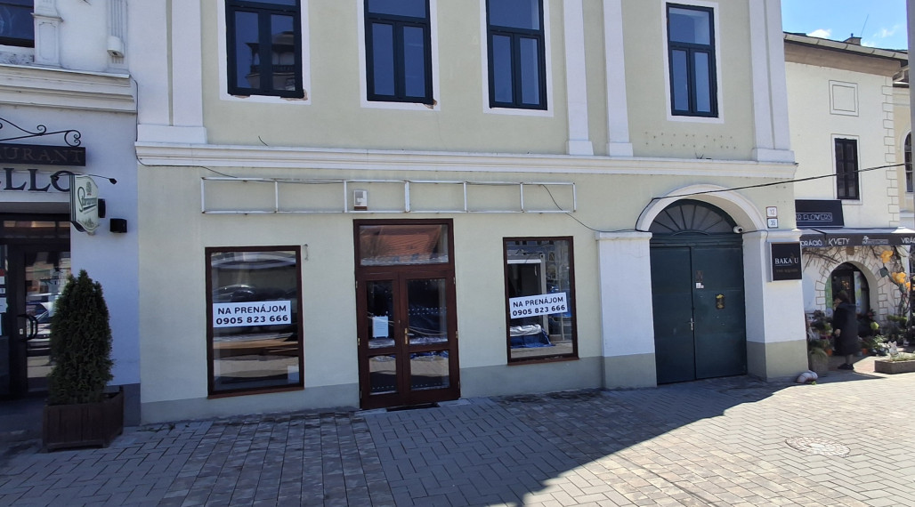 Na prenájom administr. / obchodné priestory v centre Rožňavy