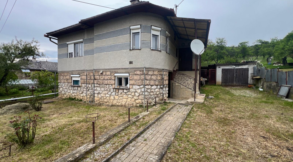 NA PREDAJ!!! Dom v Lipovníku s výhľadmi a rozľahlým pozemkom