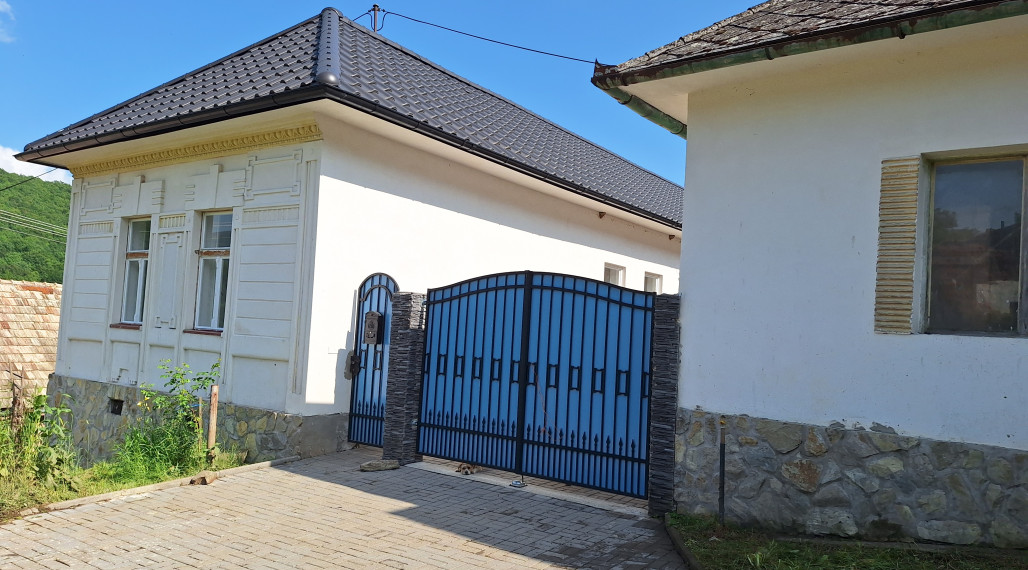 ČUČMA - RODINNÝ DOM V HISTORICKOM ŠARME ! NA PREDAJ !