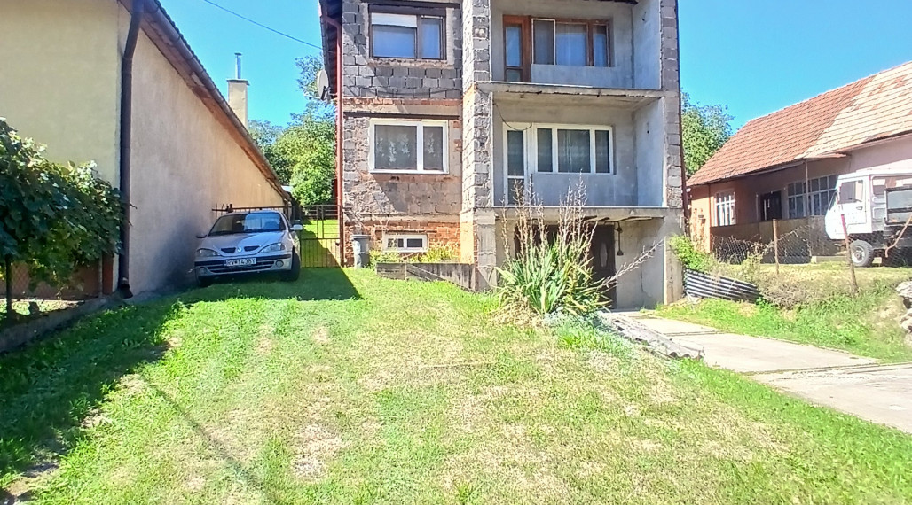 NA PREDAJ! Rodinný dom v Kunovej Teplici so záhradou