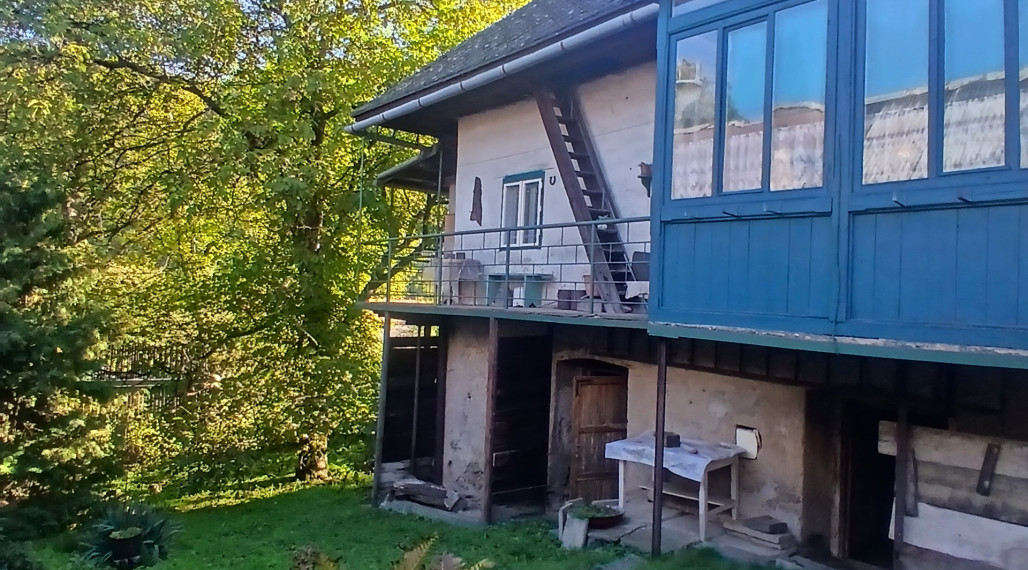 Na Predaj! Útulný banícky domček so záhradkou v Dobšinej.