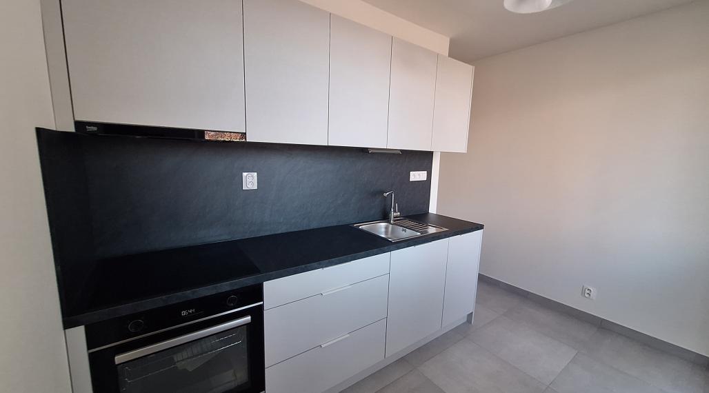 1-IZBOVÝ BYT S DVOMI LOGGIAMI NA PRENÁJOM !