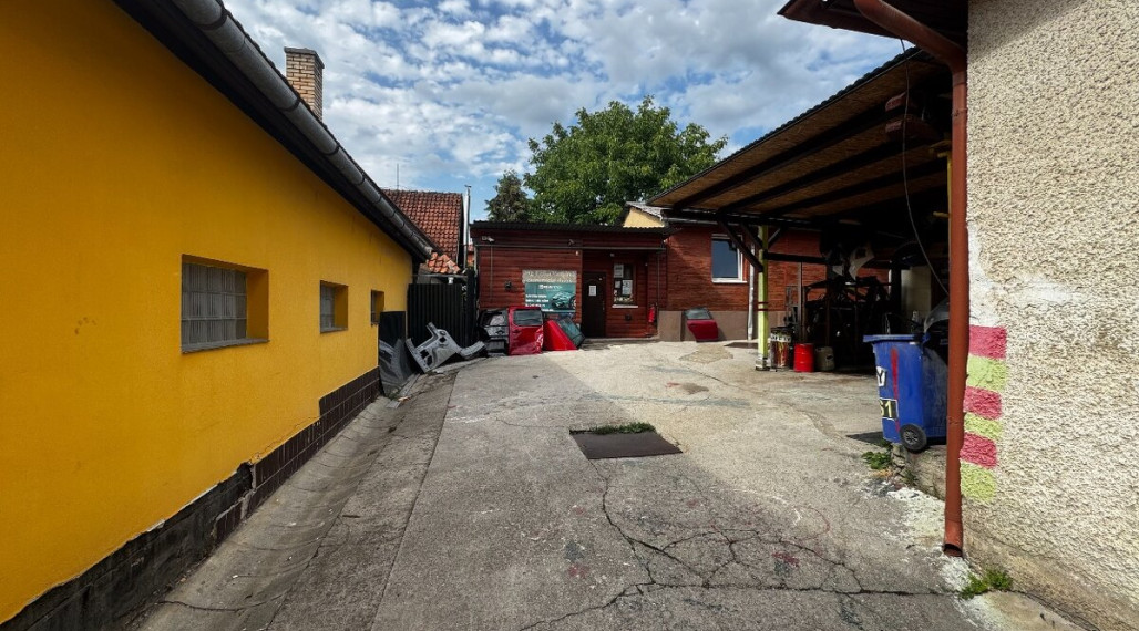 OBJEKT V CENTRE MESTA ROŽŇAVA NA PREDAJ !