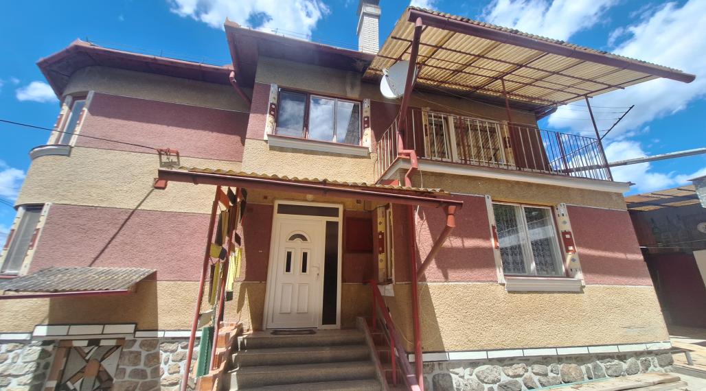 ZNÍŽENÁ CENA ! RODINNÝ DOM NA PREDAJ V OBCI LIPOVNÍK !