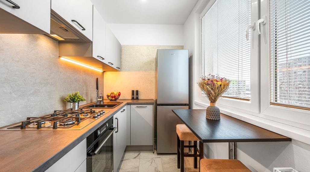 REZERVOVANÉ/Kompletné zrekonštruovaný a zariadený 2i byt s balkónom – Poprad