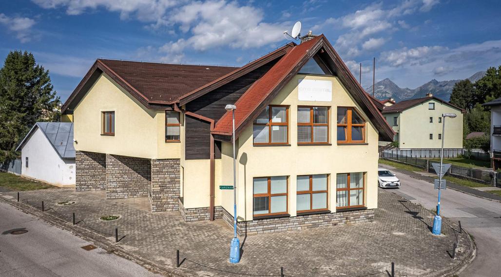Reprezentatívna administratívna budova na predaj–Poprad Veľká