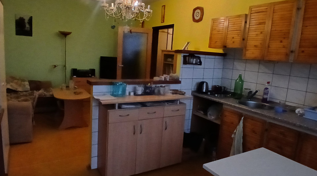 Na predaj 1-izbový byt s 2 balkónmi  v pôvodnom stave.