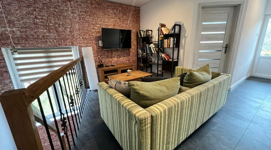 Na predaj 2-podlažný dom so záhradou a garážou v Nadabulej