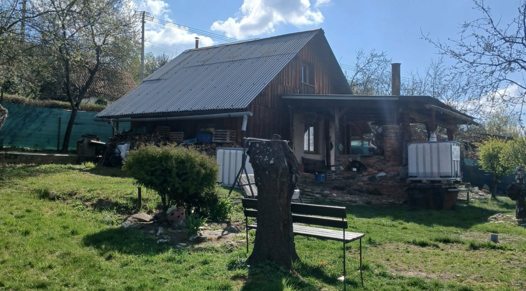 Exkluzívne na predaj- Slnečná záhrada s chatkou a altánkom