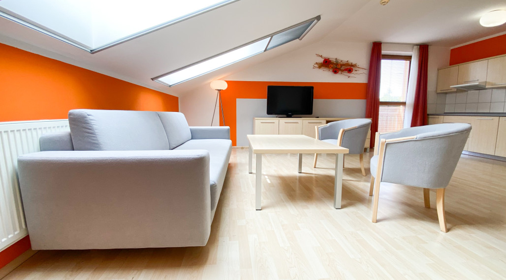 PRENÁJOM 2i apartmán v blízkosti centra s parkovacím miestom, Poprad