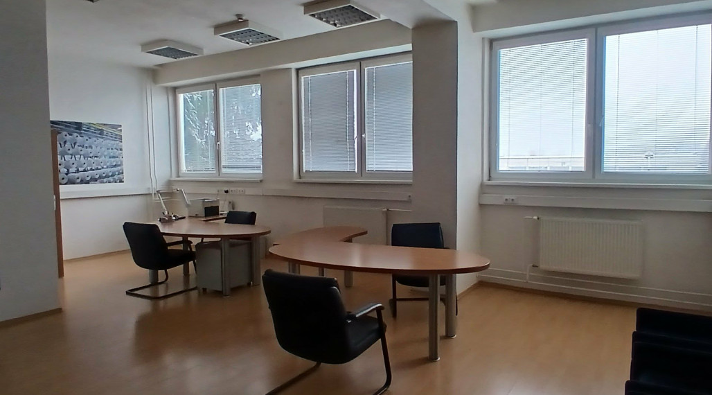 Na prenájom administratívne priestory- Brzotín- Bak
