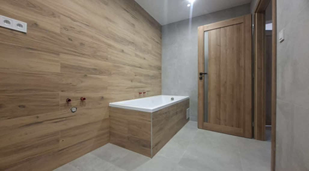 NA PREDAJ KOMPLETNE ZREKONŠTRUOVANÝ 4-IZBOVÝ BYT S BALKÓNOM