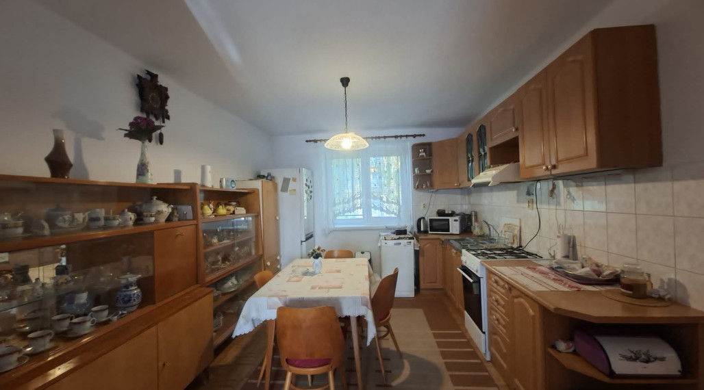 NA PREDAJ PRIESTRANNÝ 2-IZBOVÝ BYT S BALKÓNOM, VARGOVÉ POLE