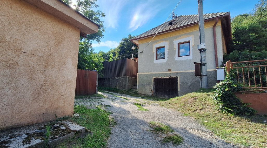 RODINNÝ DOM NA PREDAJ V MESTE ROŽŇAVA