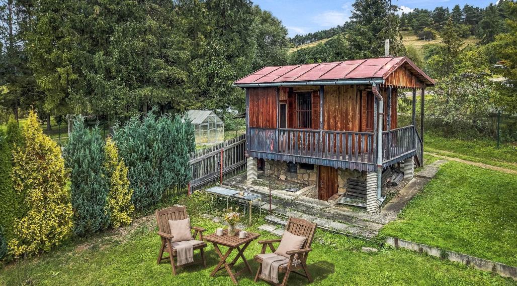 Záhradkárska chata s vlastným pozemkom 404 m² v krásnom prostredí Podolínca