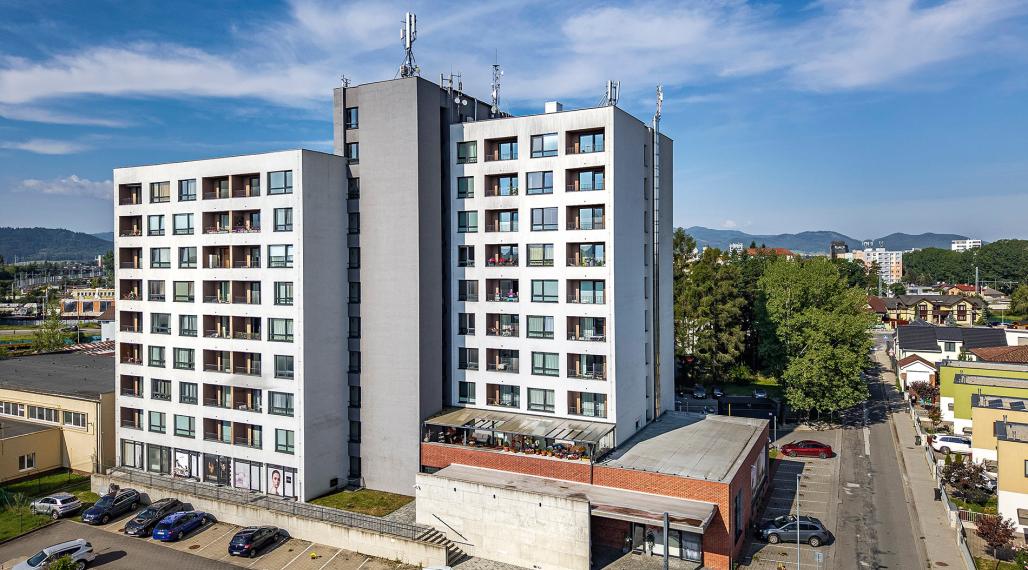 Vlastné parkovanie, dve lodžie a interiér bez ďalších investícií