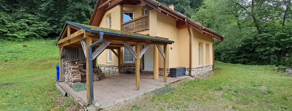 Rodinný dom / Chata na samote v obci Silická Jablonica