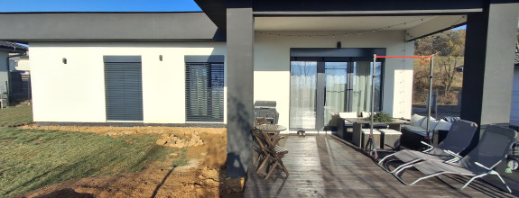 NA PREDAJ NOVOSTAVBA RODINNÉHO DOMU V ROŽŇAVE !