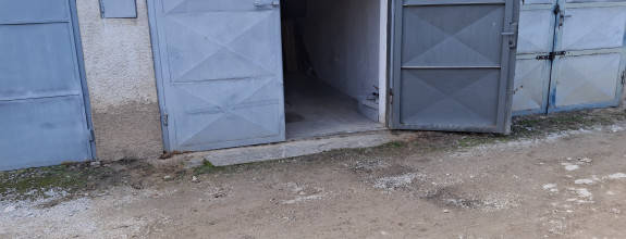 Na predaj garáž s pivnicou na ul. Komenského v Rožňave