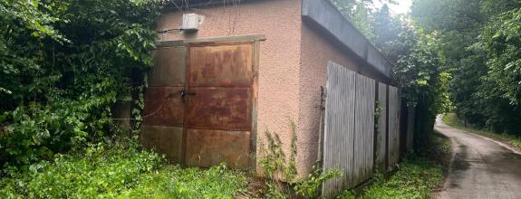 NA PREDAJ ! MUROVANÁ GARÁŽ V NADABULEJ