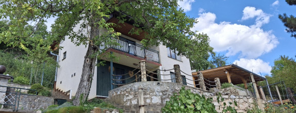 Znížená cena - Na predaj štýlová chata nad obcou Jablonov n/Turňou
