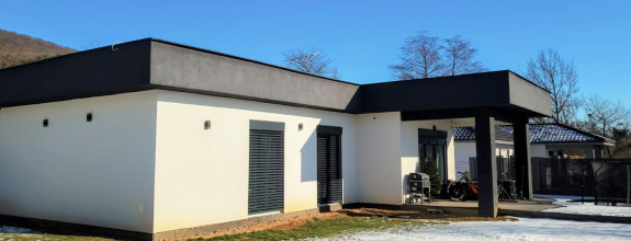 NA PREDAJ NOVOSTAVBA RODINNÉHO DOMU V ROŽŇAVE !