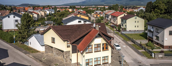 Reprezentatívna administratívna budova na predaj–Poprad Veľká