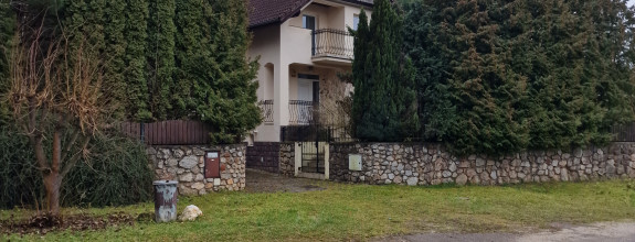 CBF Reality Vám ponúka na predaj rodinný dom v Rožňave, na tichom mieste obklopený prírodou a bez susedov .