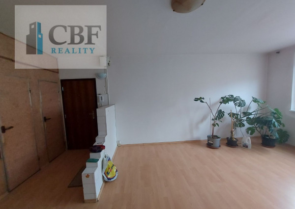 NA PREDAJ 2-IZBOVÝ BYT V ROŽŇAVE. ZNÍŽENÁ CENA O 5000€ !