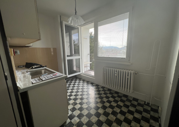 CBF-Reality vám ponúka na predaj 3izbový byt s balkónom v Rožňave na ulici Komenského za Tescom