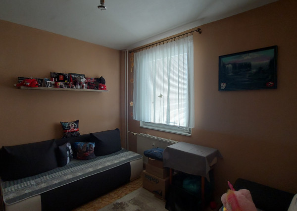 2-IZBOVÝ BYT S BALKÓNOM NA PREDAJ V ROŽŇAVE