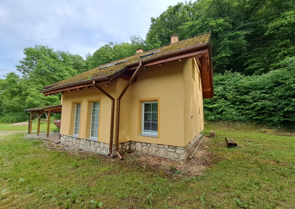 rezervované - Rodinný dom / Chata na samote v obci Silická Jablonica