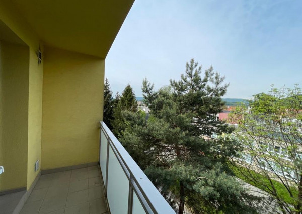 Nízka cena - Na predaj 1-izbový byt v blízkom centre Rožňavy
